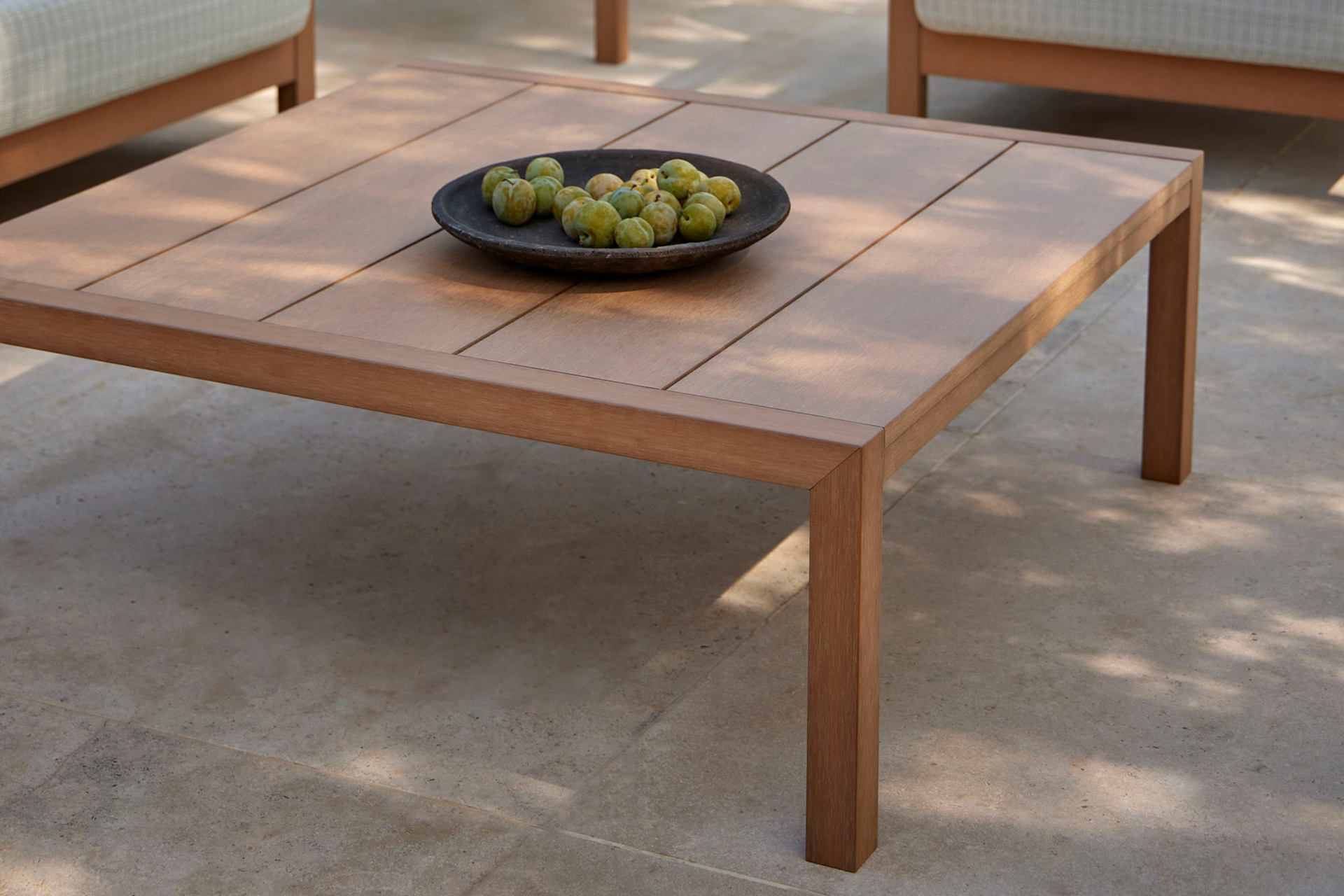 KUBIK SQUARE COFFEE TABLE