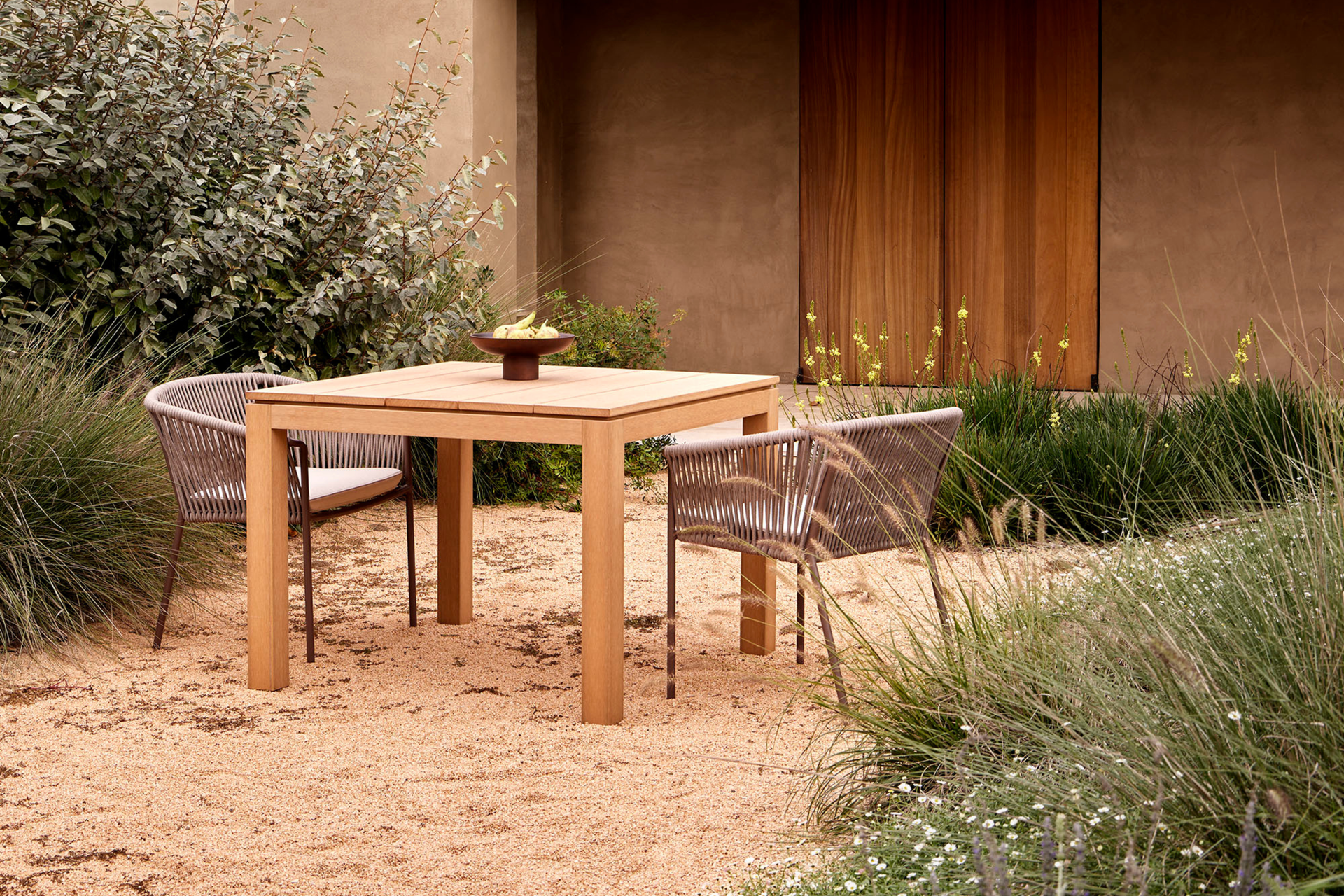 KUBIK SQUARE DINING TABLE