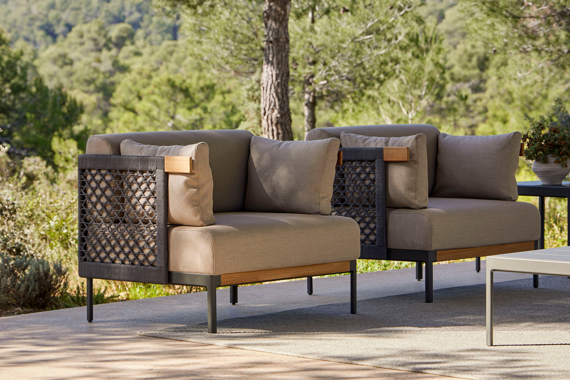 LEGACY WOVEN LOUNGE CHAIR