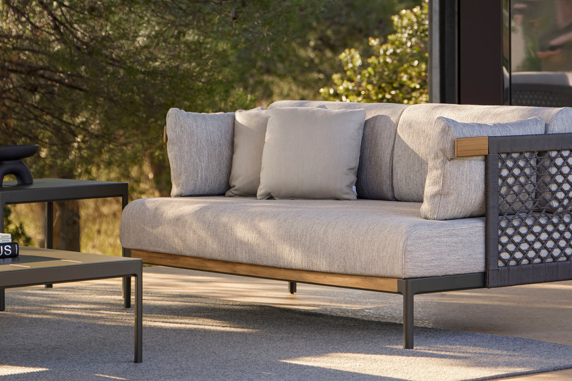 LEGACY WOVEN SOFÁ 2